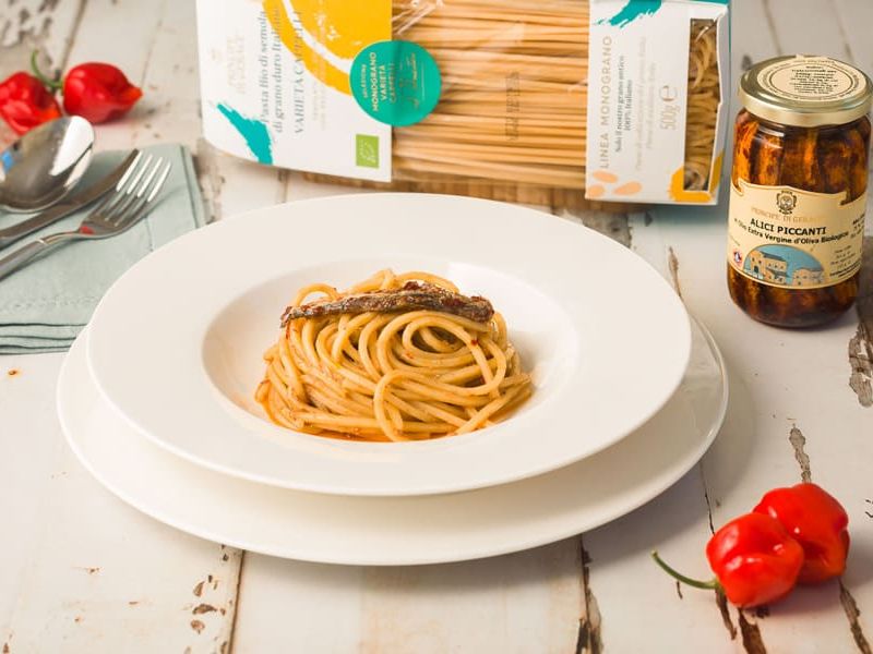 Spaghettoni alle alici piccanti